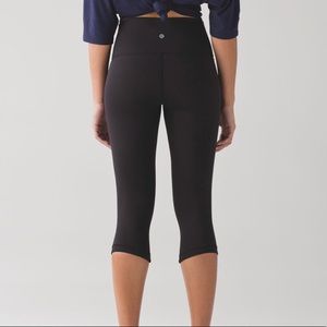 Lulu hi rise cropped 1/2 tight NWT sz4(xs)